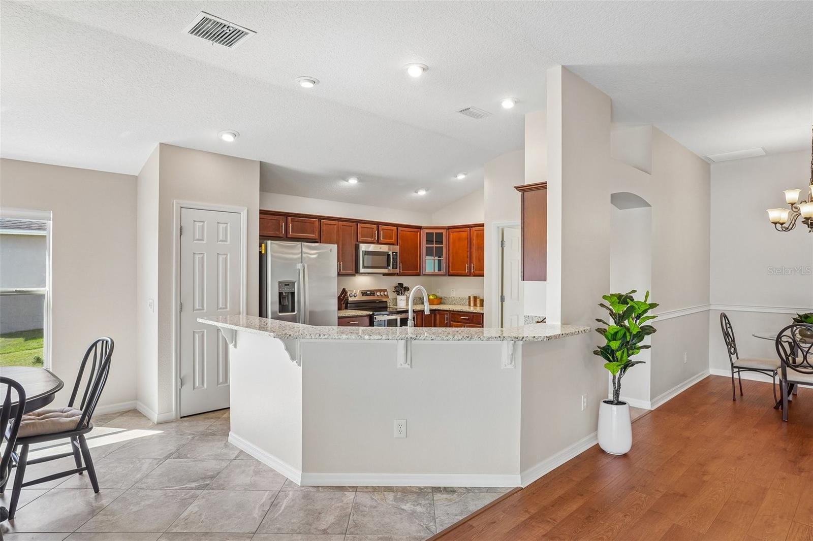 Kitchen with Breakfast Bar
