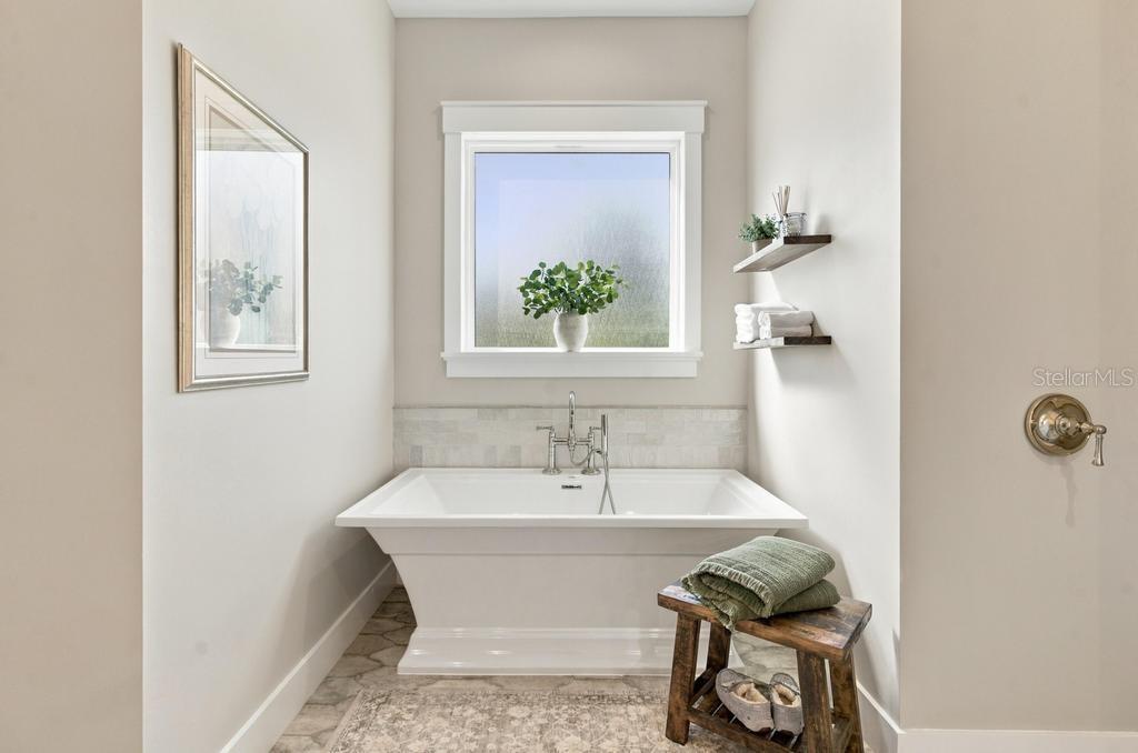 Relaxation corner... enjoy a bubble bath!