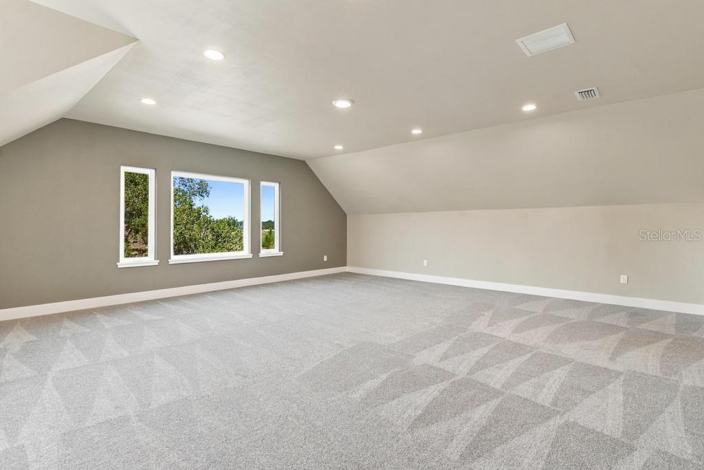Fabolous elevated views of lake from family bonus room!