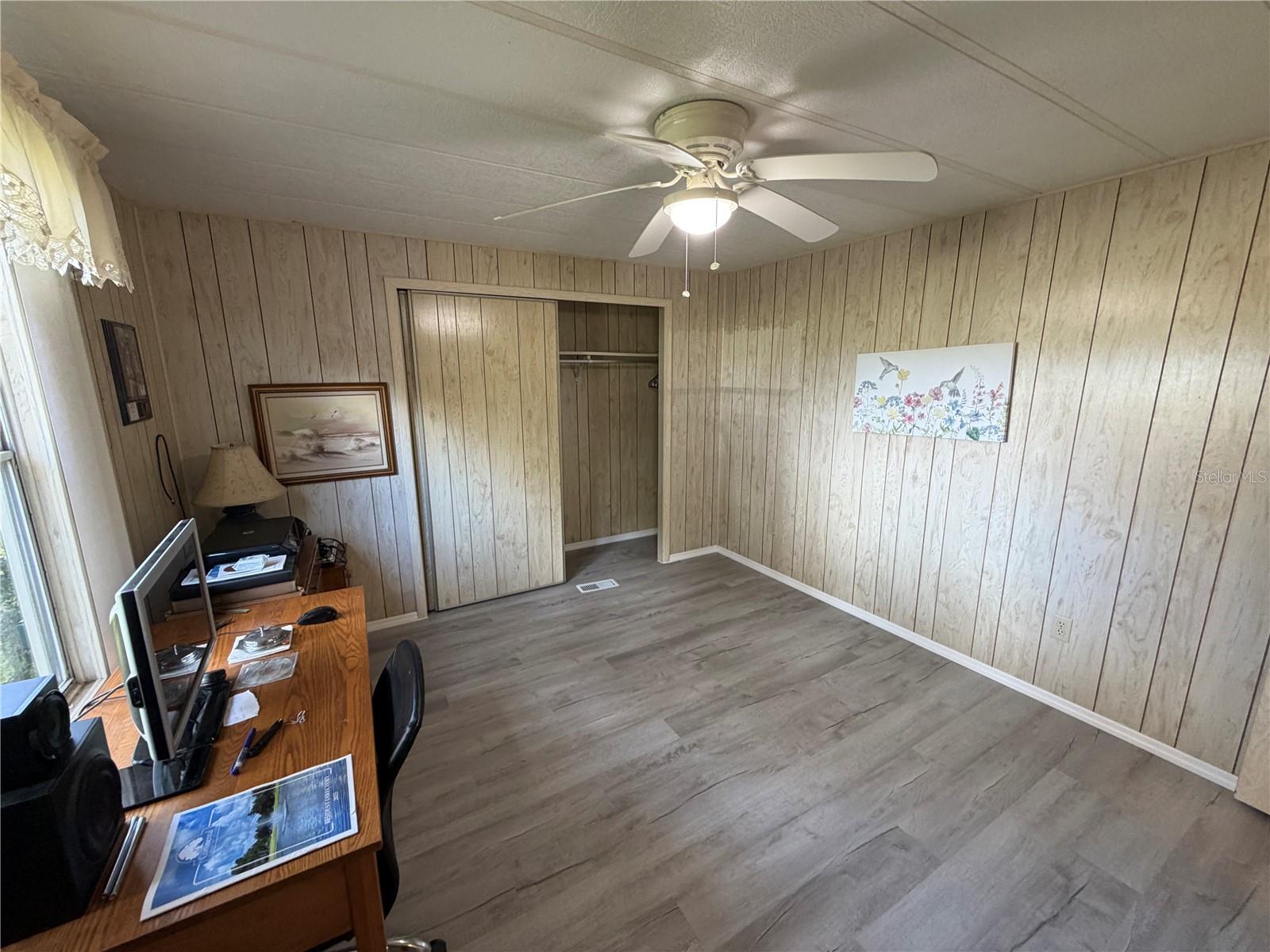 Mstr Bedroom w/Desk & Scrubbed Computer 2