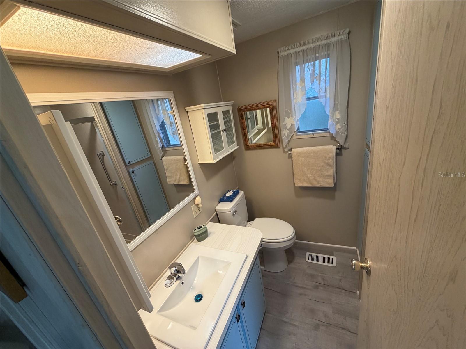 2ND Bathroom 2