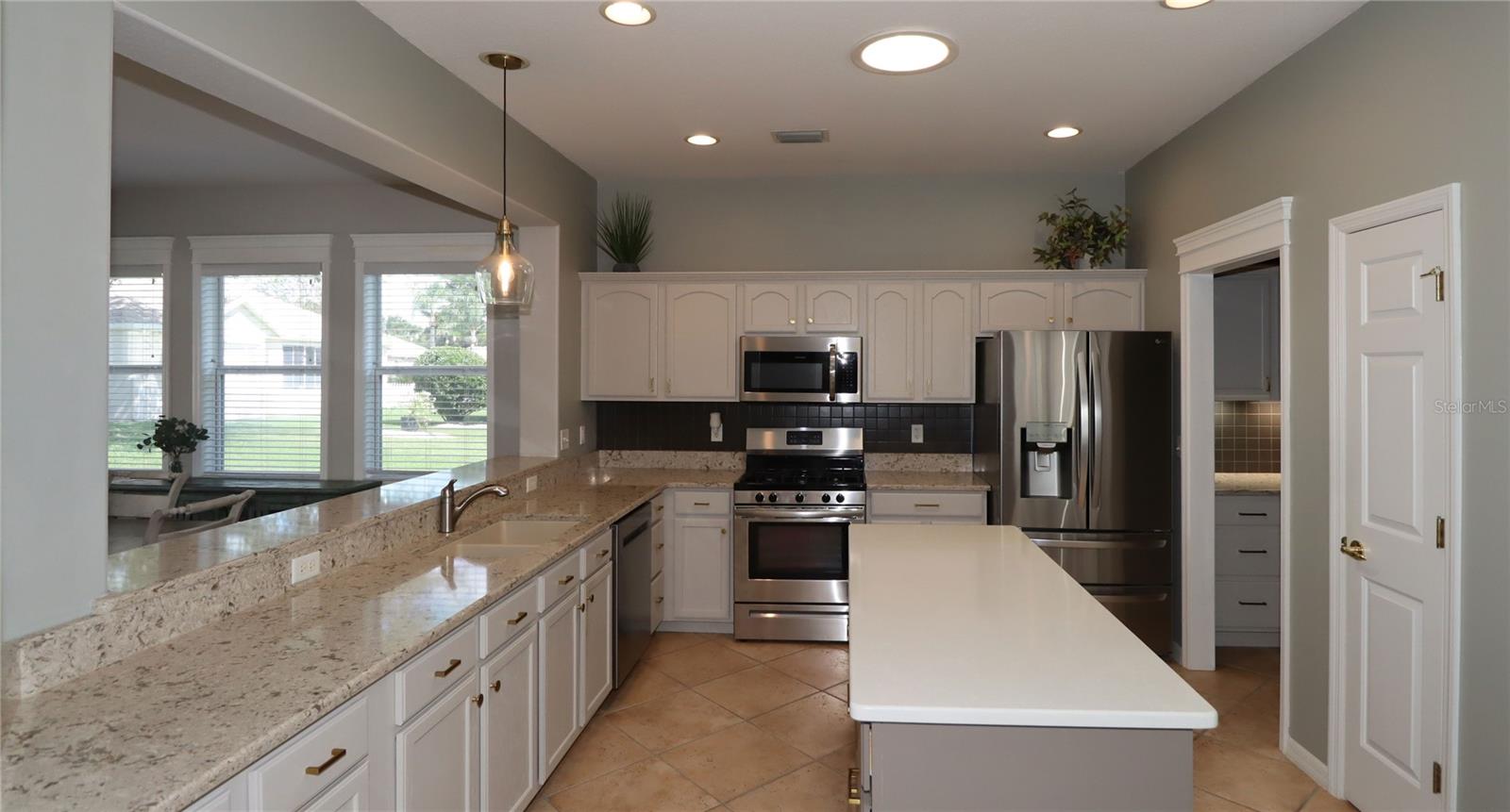 Kitchen w/Gas Cooktop & Upgraded Appliances