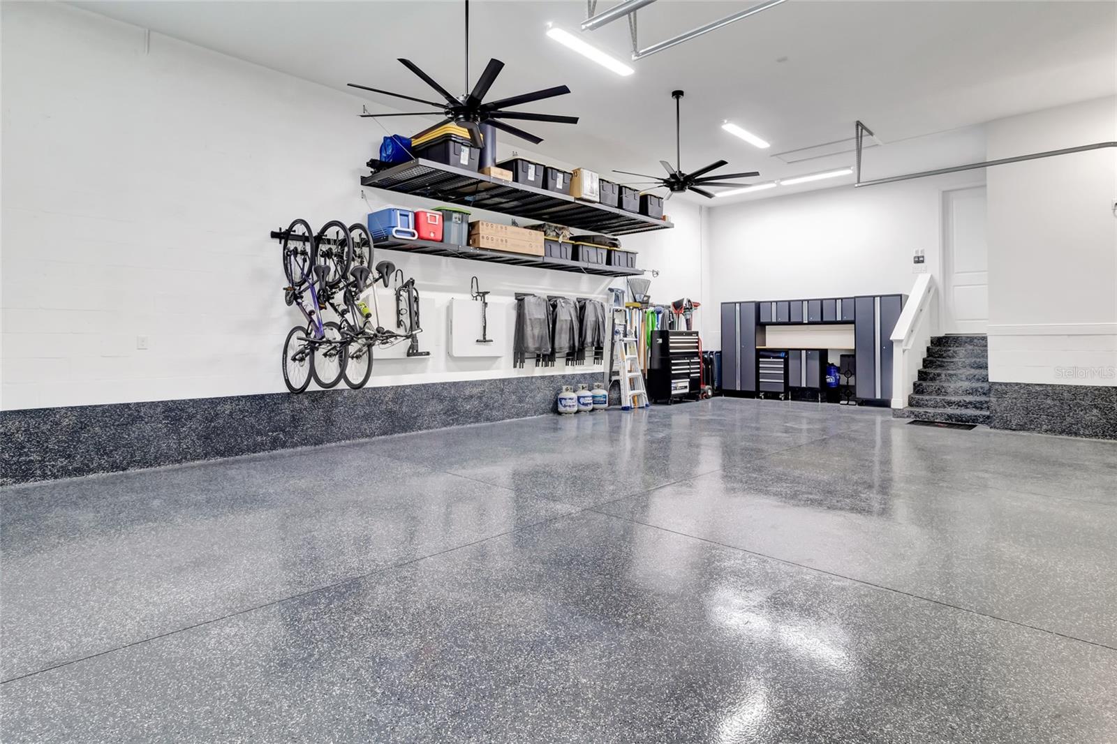 high ceilings to fit multiple lifts for cars