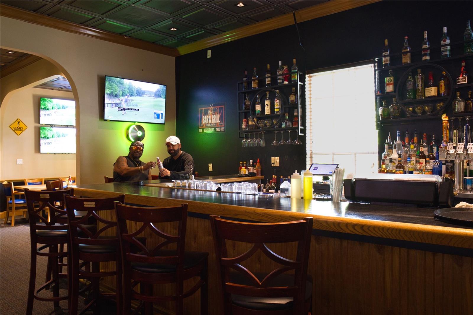 Oaks Restaurant and Bar