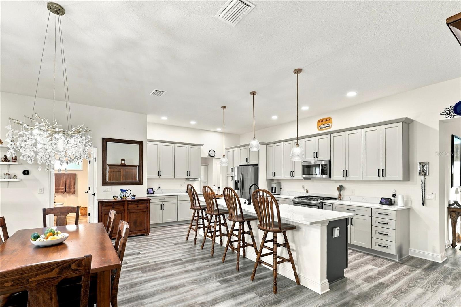Dining Room & Kitchen Dining Room & Kitchen