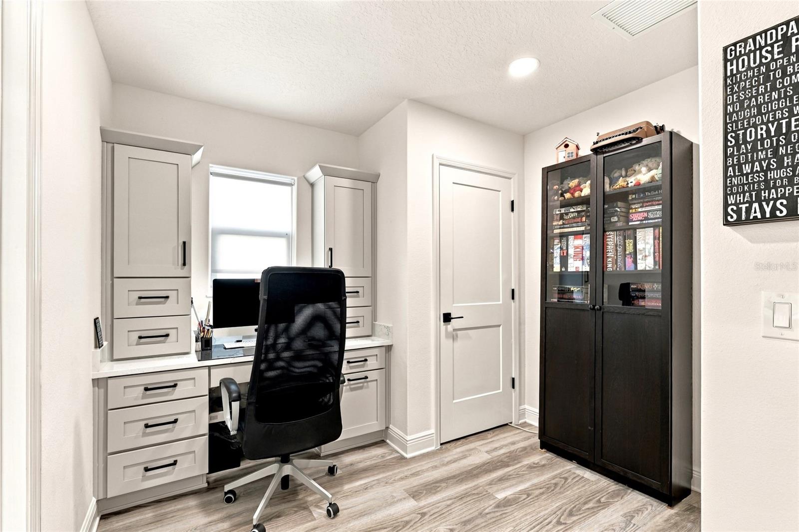Pantry Room - Can be used as prep area or office space Pantry Room - Can be used as prep area or office space