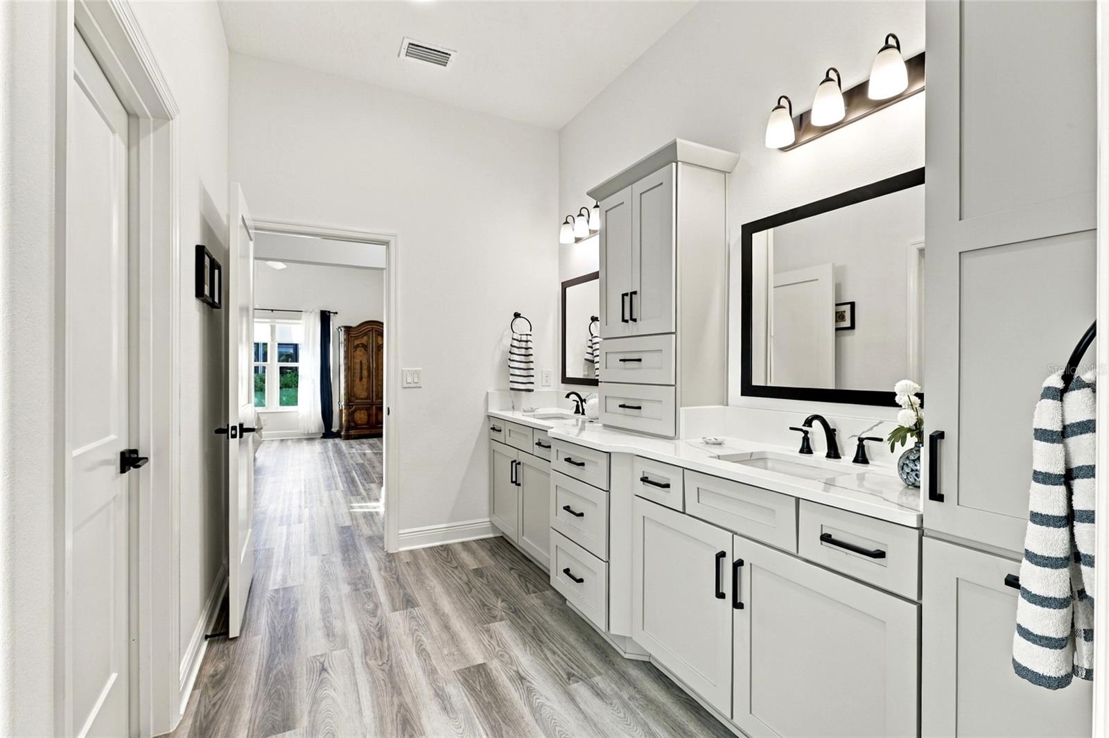 Primary en-suite