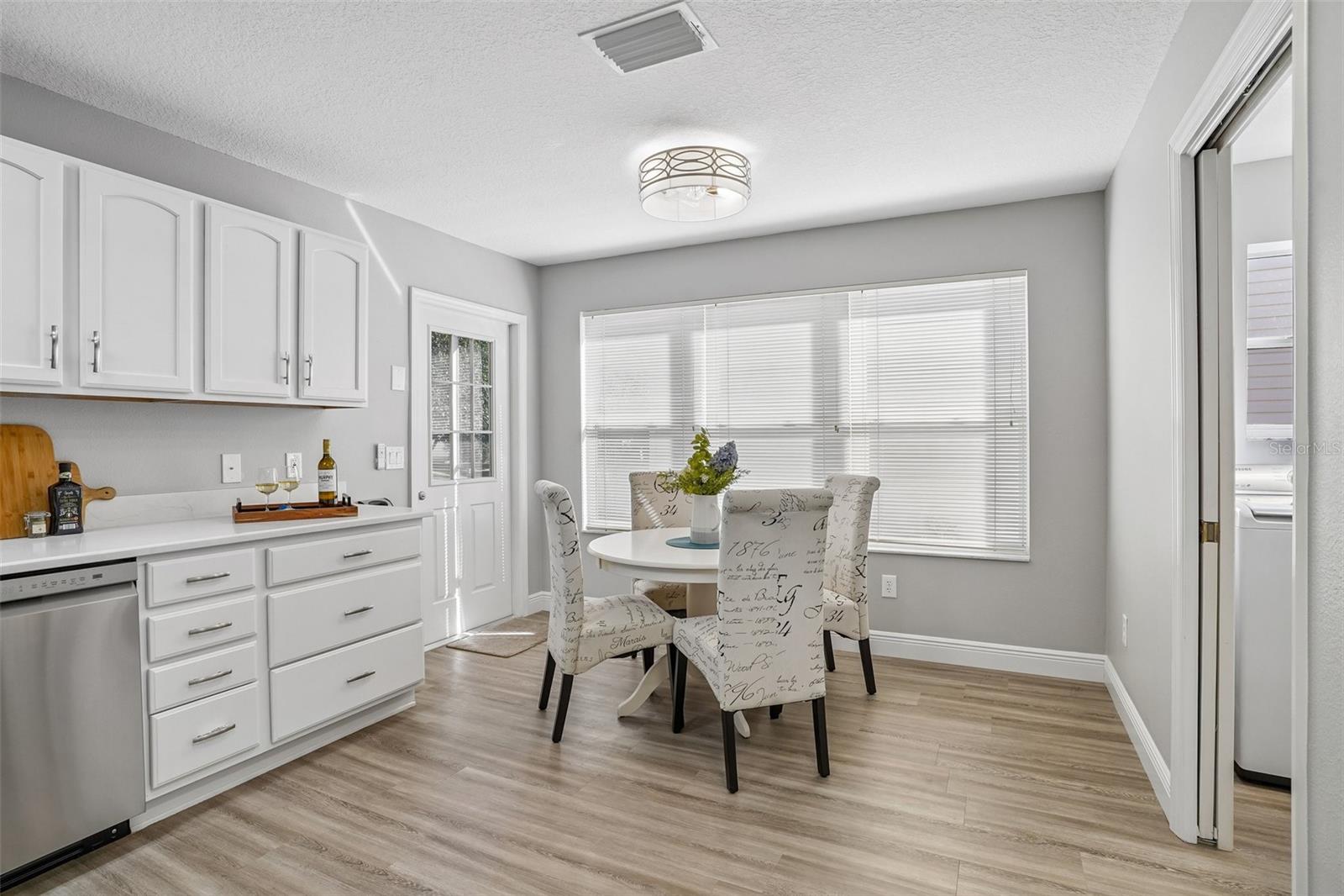 Kitchen/Breakfast Nook