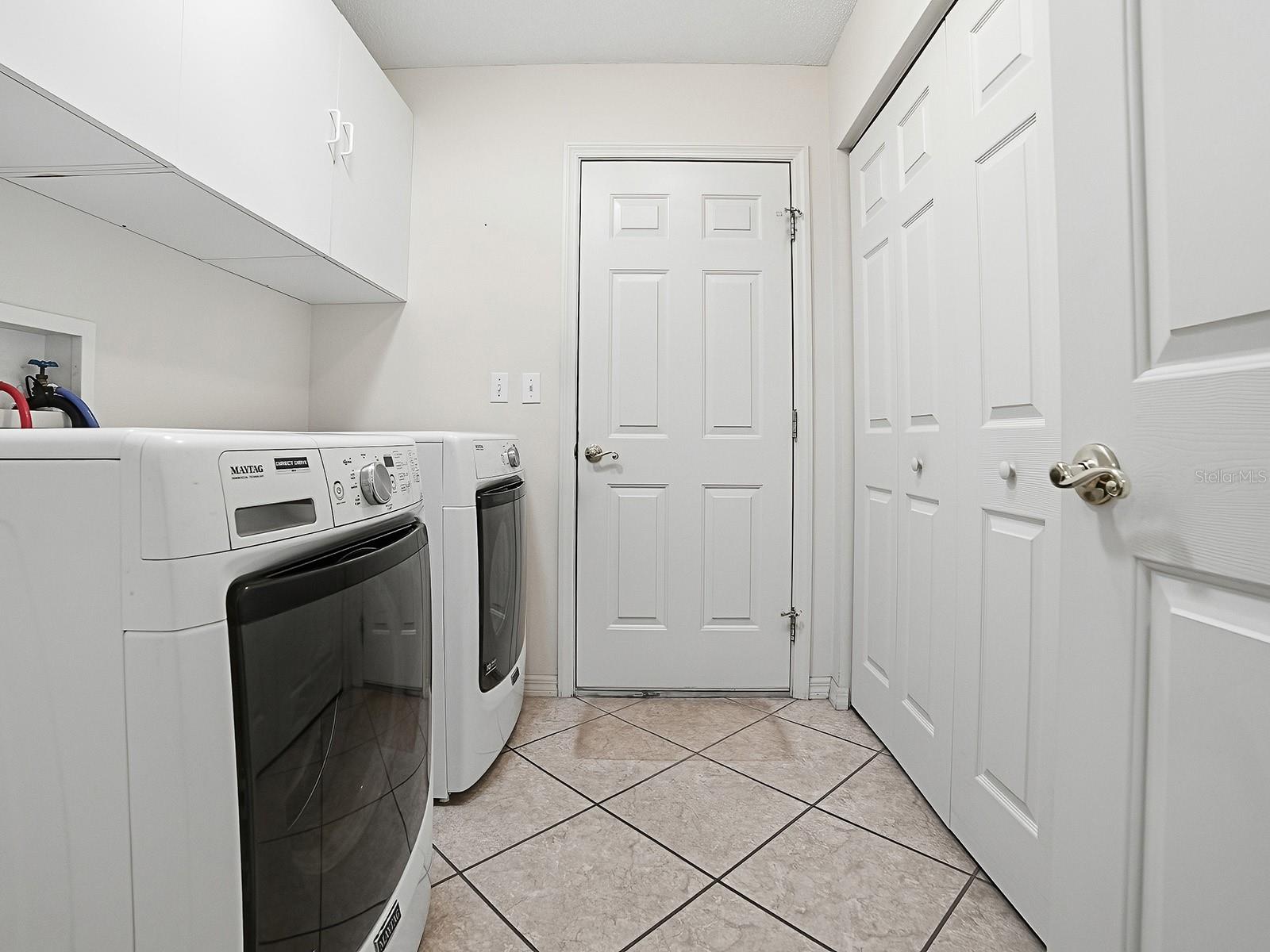 INSIDE LAUNDRY