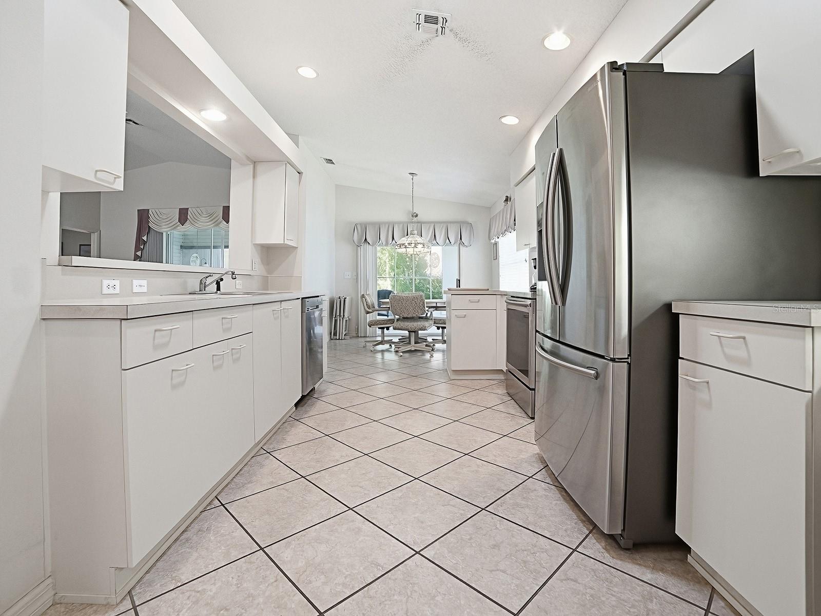 KITCHEN WITH NEWER STAINLESS STEEL APPLIANCES.