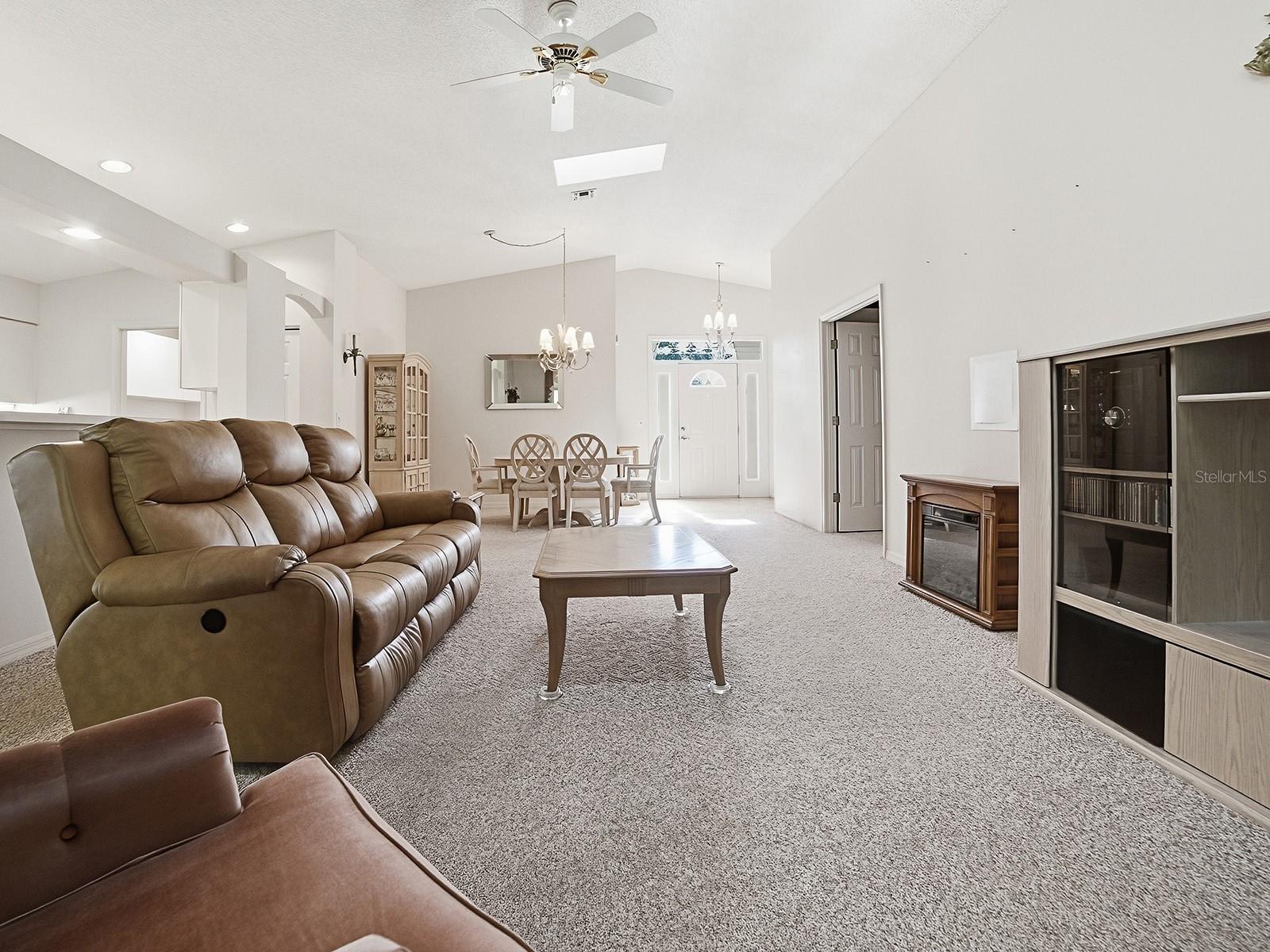 OPEN FLOORPLAN