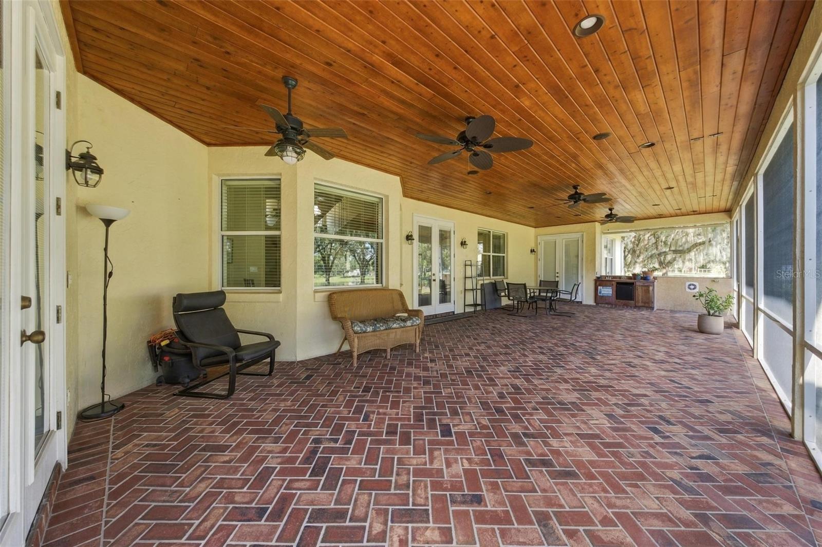HUGE LANAI WITH OUTDOOR KITCHEN