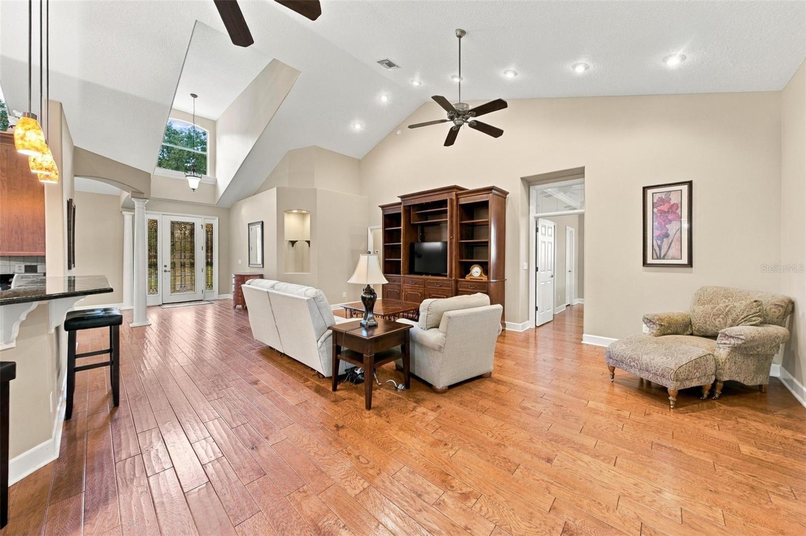 FOYAL & FORMAL LIVING ROOM