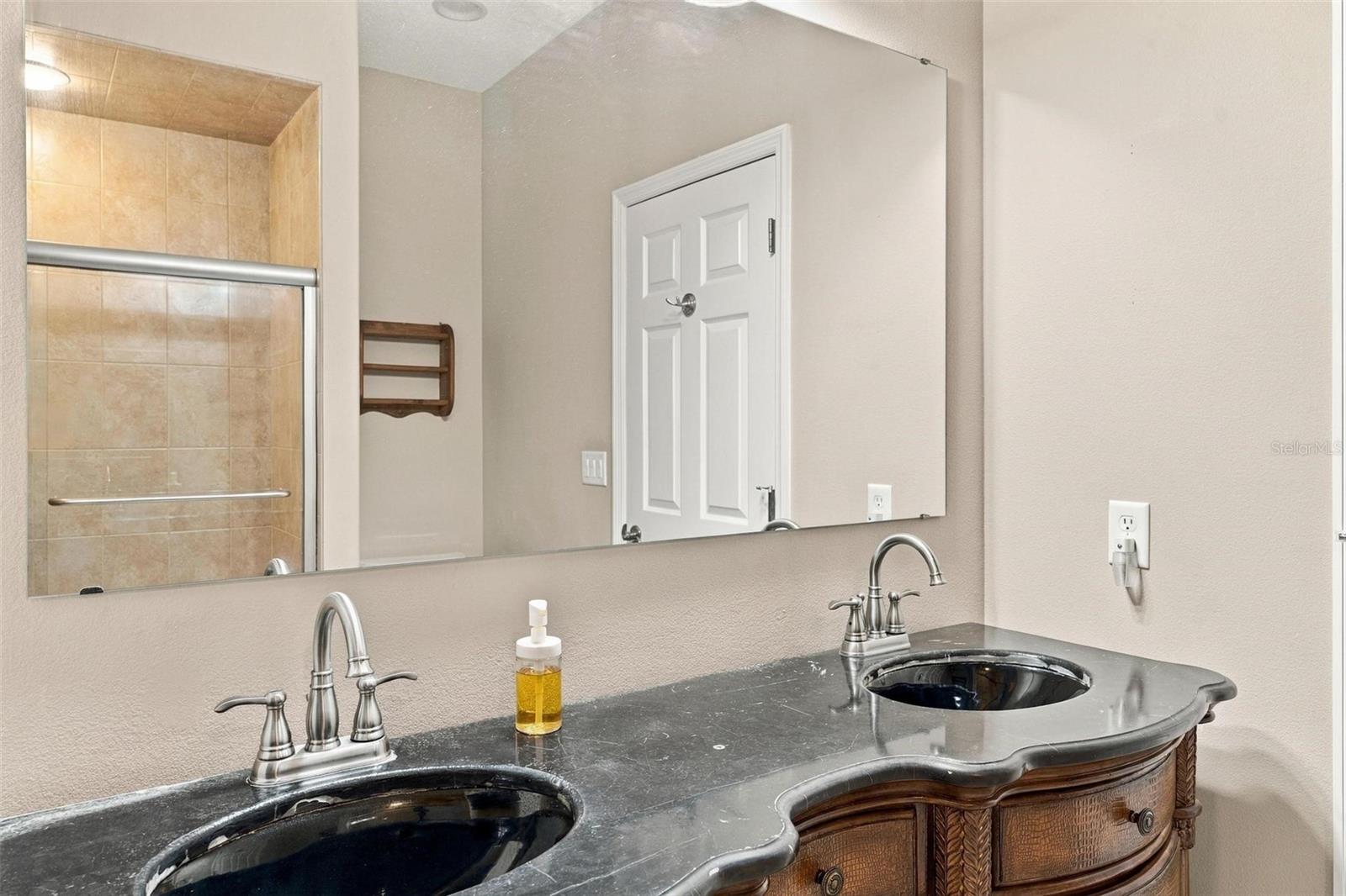 2ND PRIMARY SUITE DUAL SINKS
