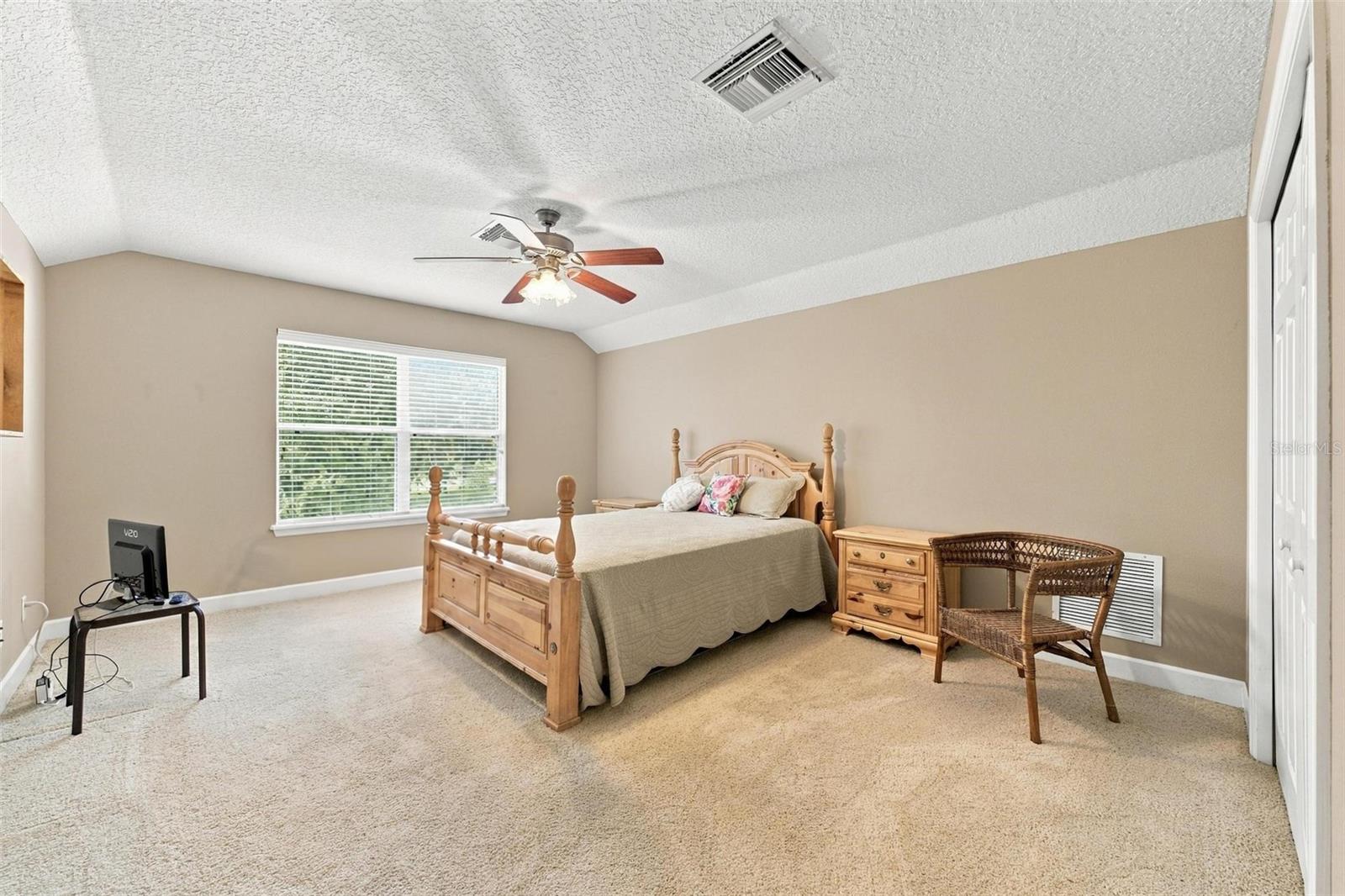 UPSTAIRS PRIMARY SUITE