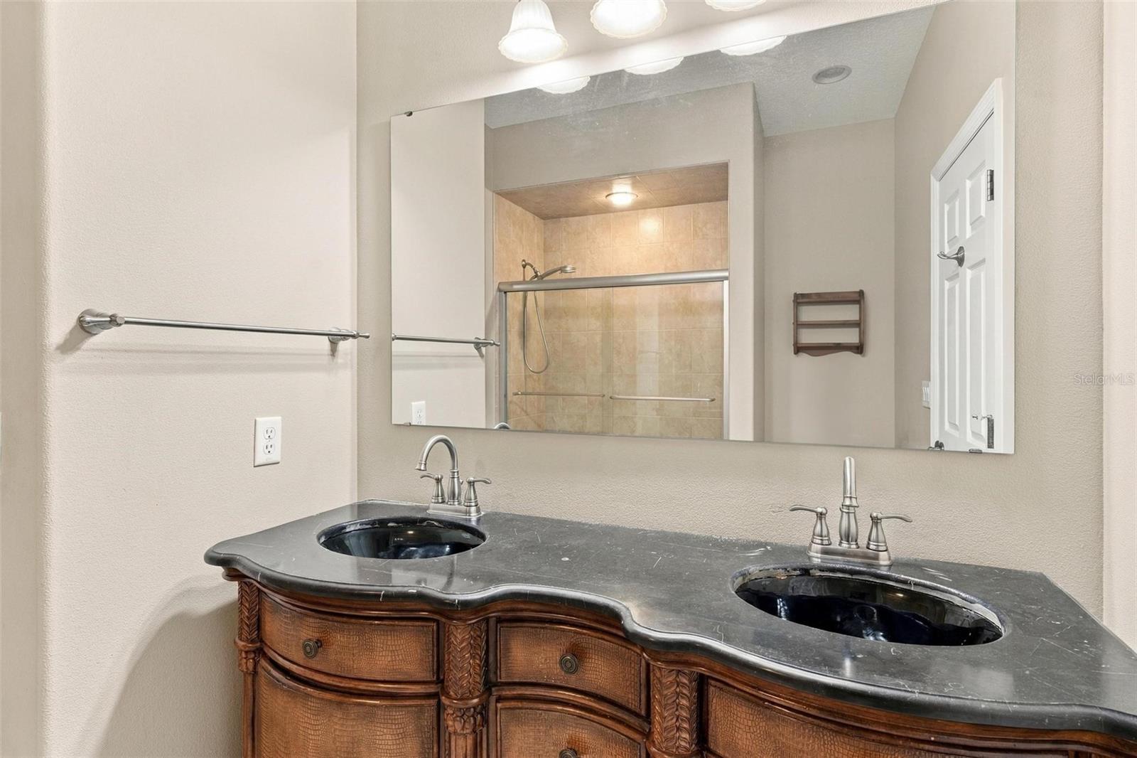 2ND PRIMARY SUITE DUAL SINKS