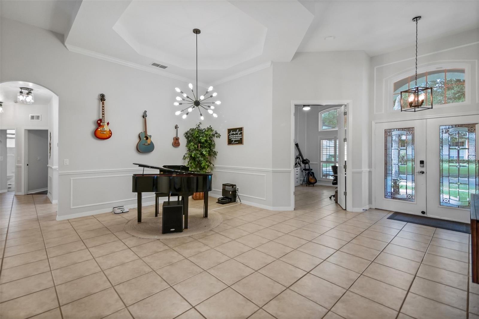 Entrance & Dining Room Entrance & Dining Room