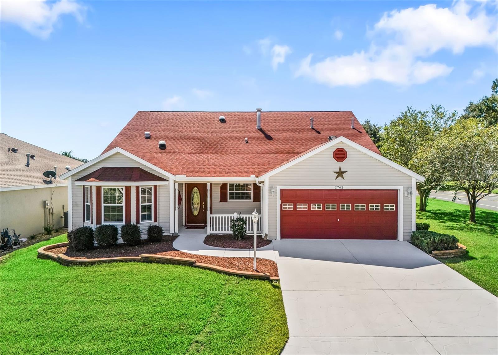 Welcomed by Beautiful CURB APPEAL!! Welcomed by Beautiful CURB APPEAL!!