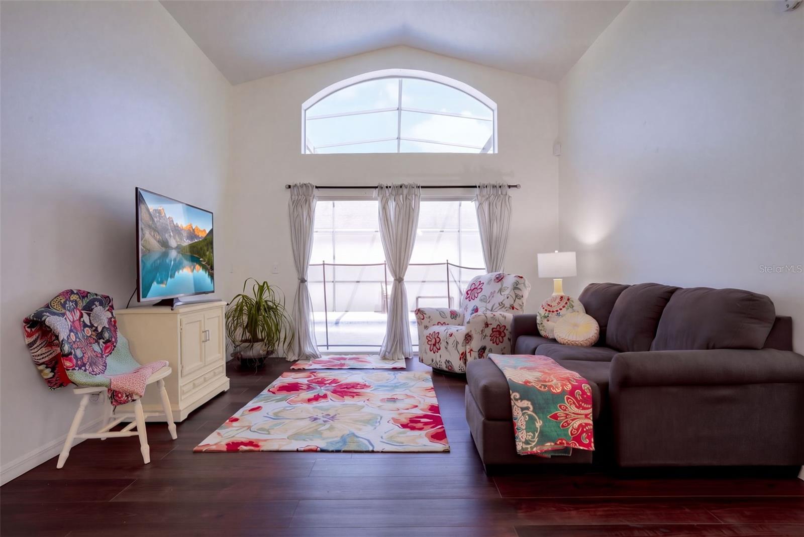 2nd Living Room Overlooking Pool