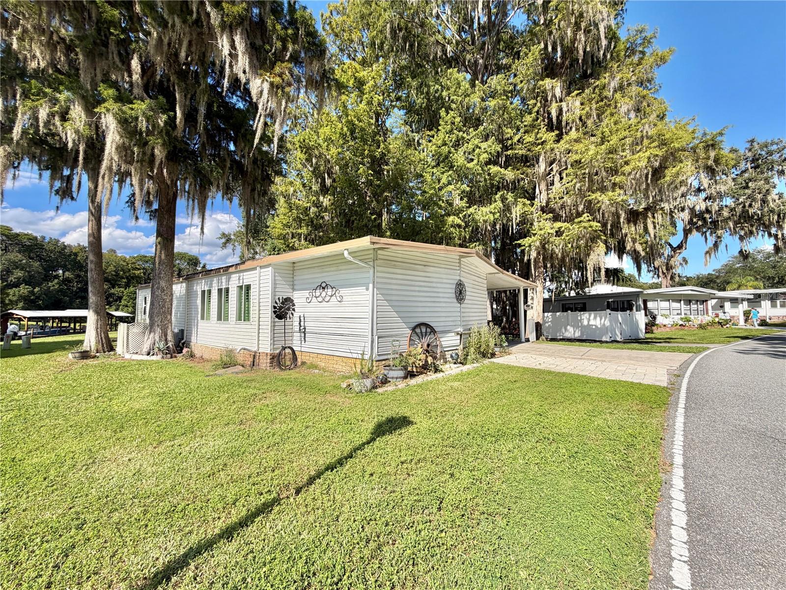 107 ROYAL PALM DRIVE, Leesburg, FL 34748