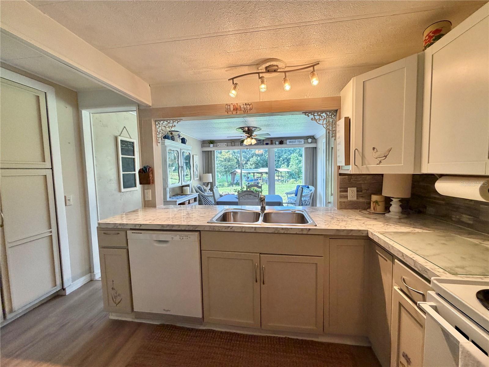 107 ROYAL PALM DRIVE, Leesburg, FL 34748