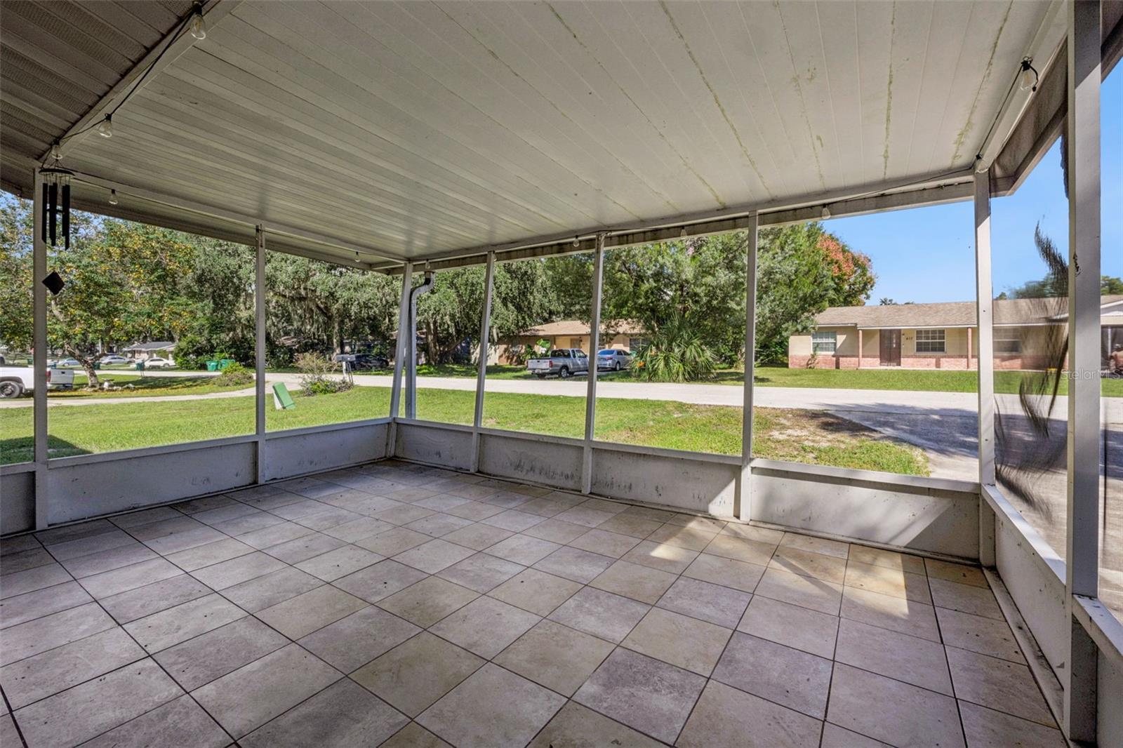 Screened front lanai.