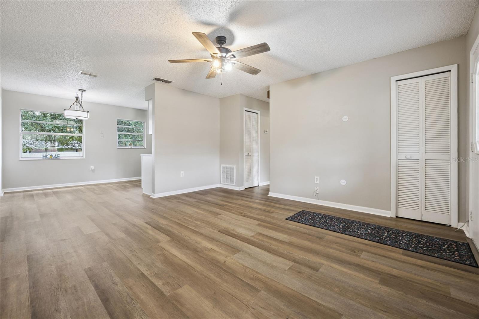 Living/Family Room Living/Family Room