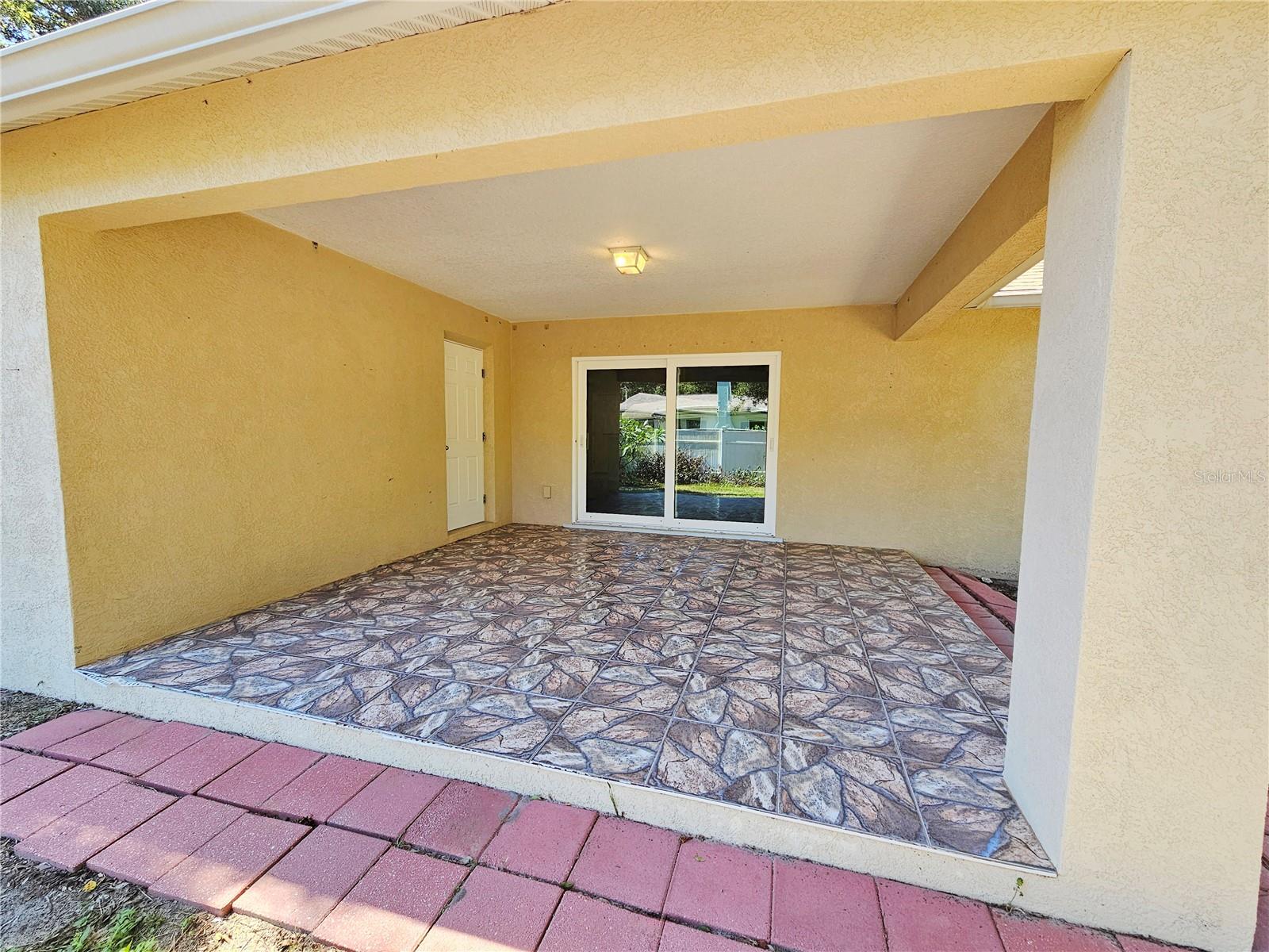 12141 137TH STREET N, Largo, FL 33774