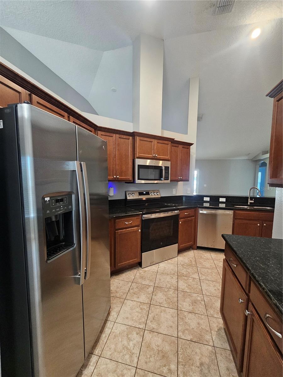 12141 137TH STREET N, Largo, FL 33774