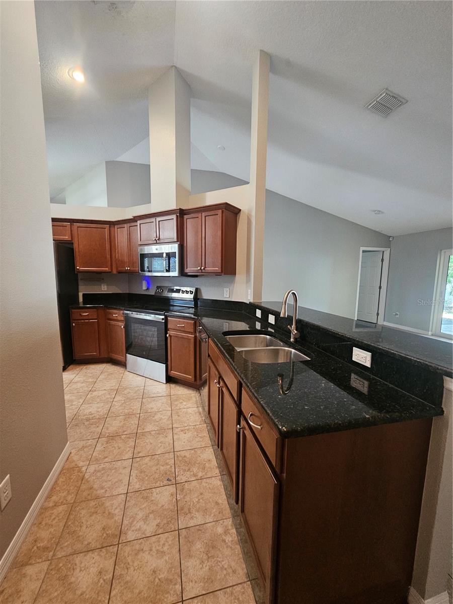 12141 137TH STREET N, Largo, FL 33774