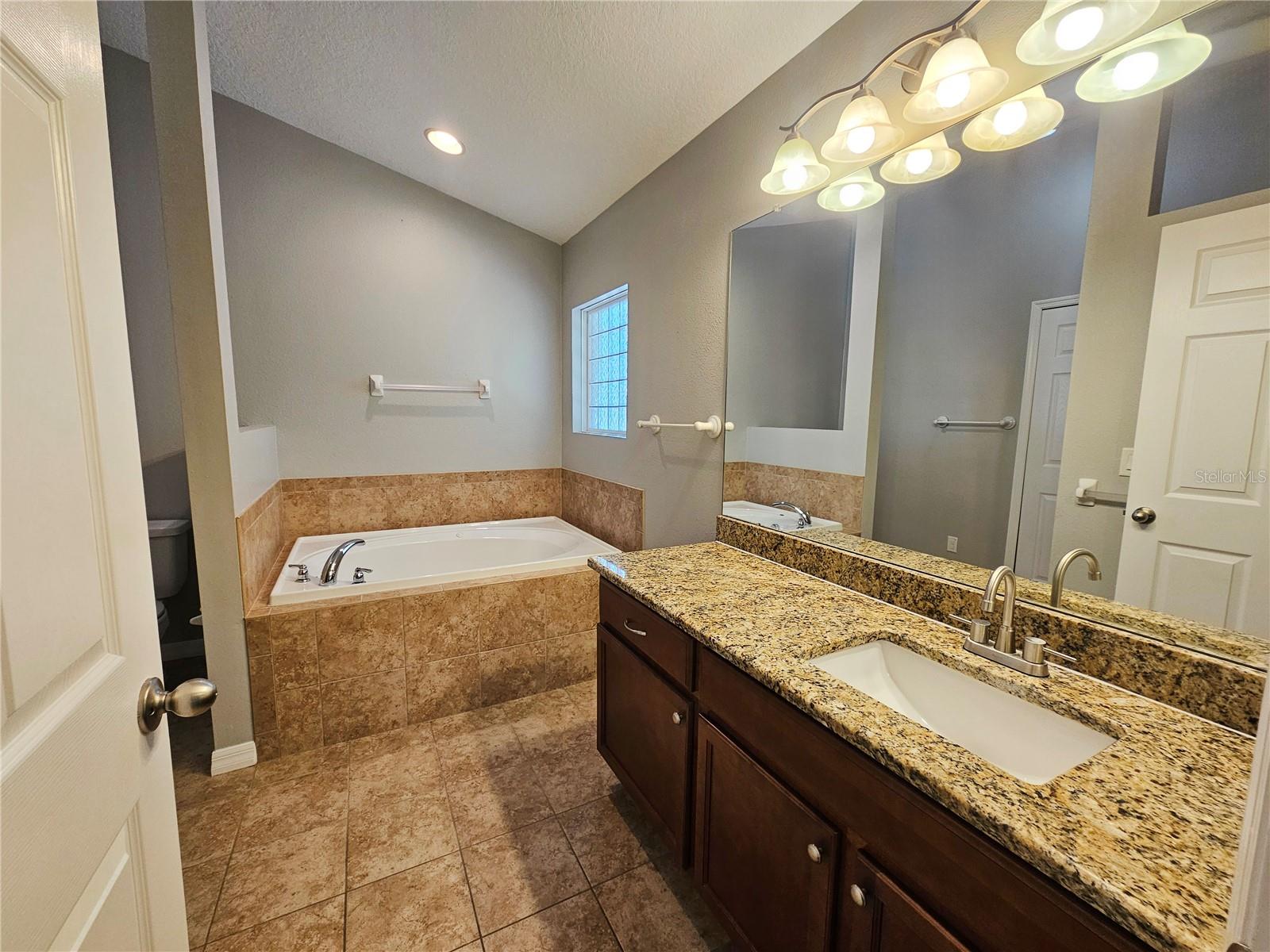 12141 137TH STREET N, Largo, FL 33774