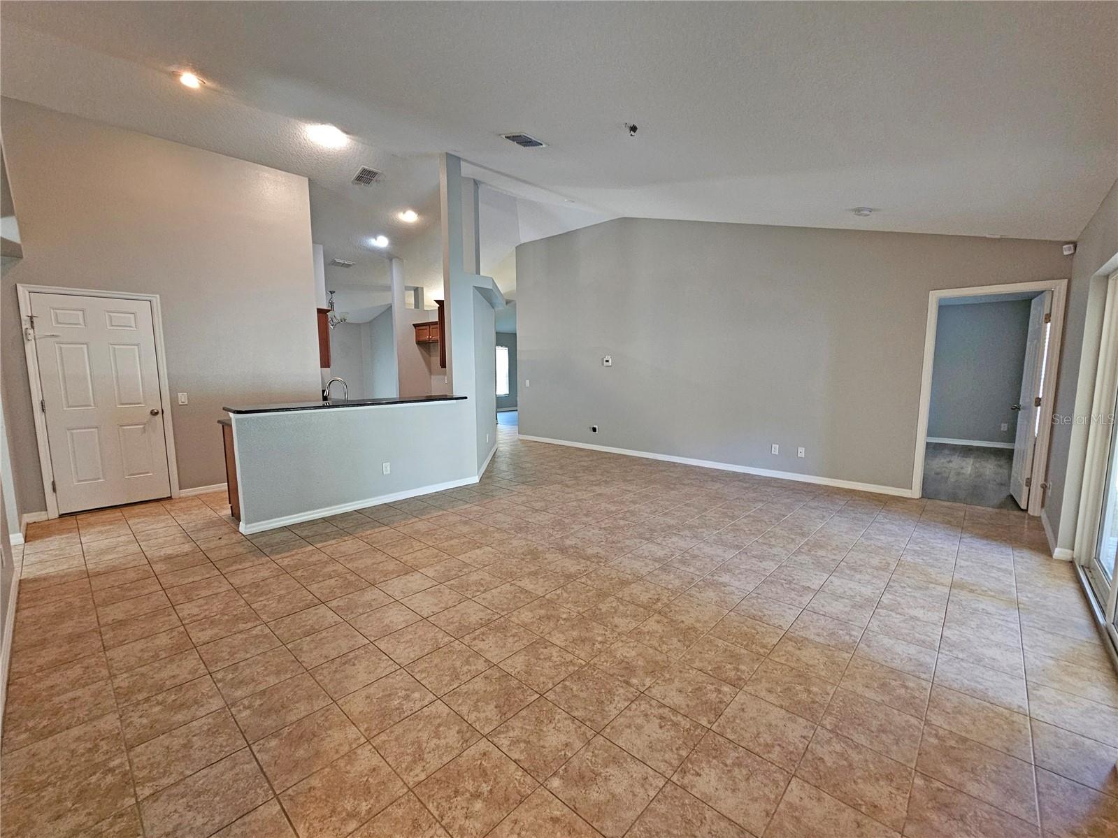 12141 137TH STREET N, Largo, FL 33774