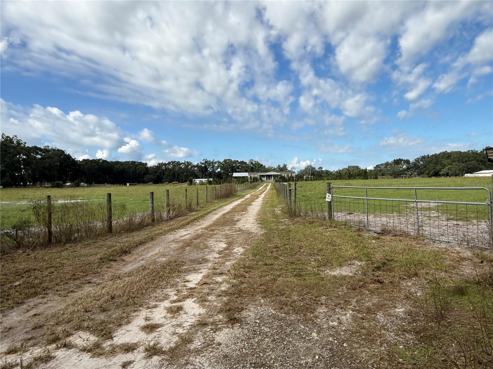 23667 81ST ROAD, O'brien, FL 32071