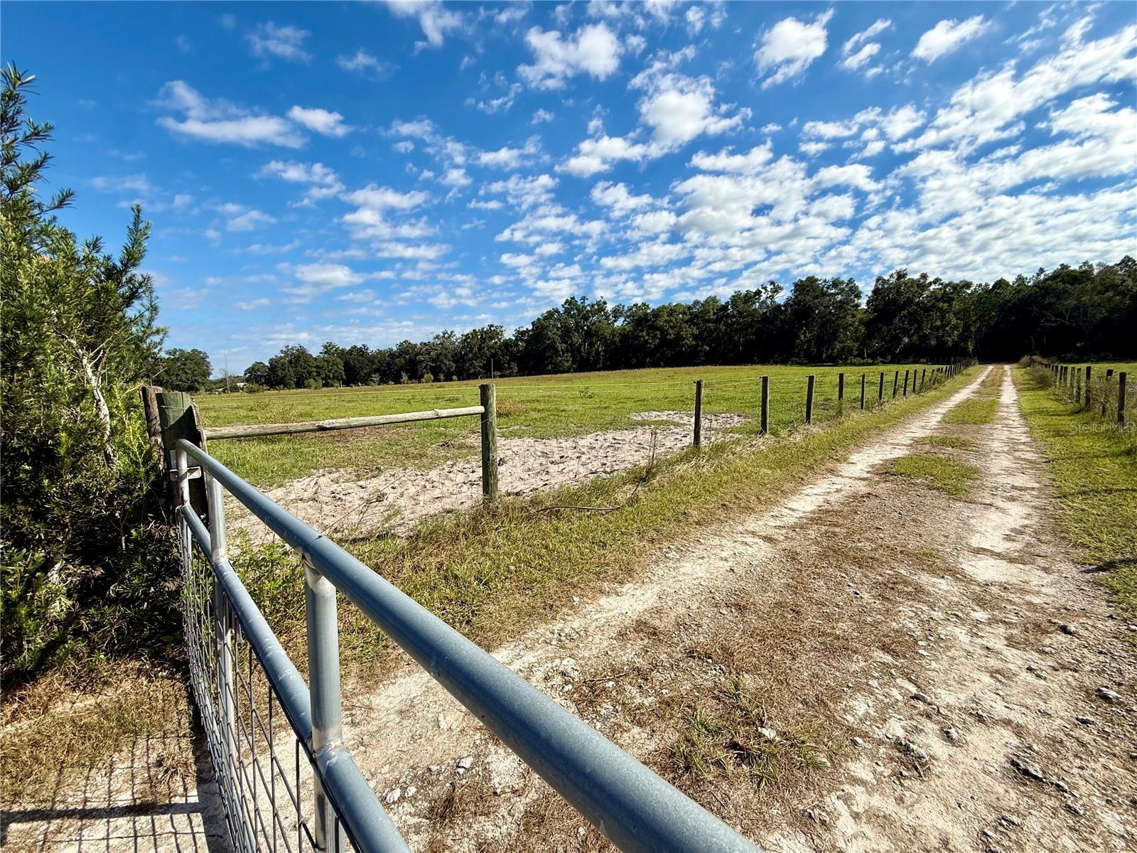 23667 81ST ROAD, O'brien, FL 32071