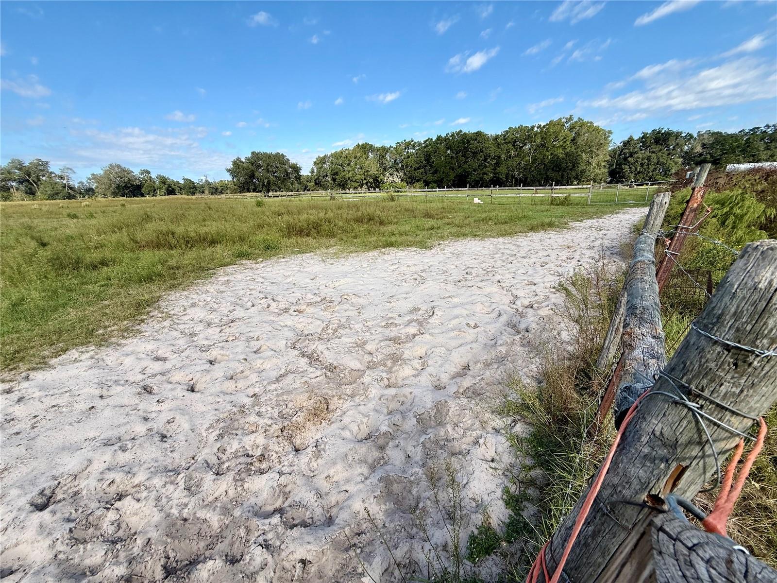 23667 81ST ROAD, O'brien, FL 32071