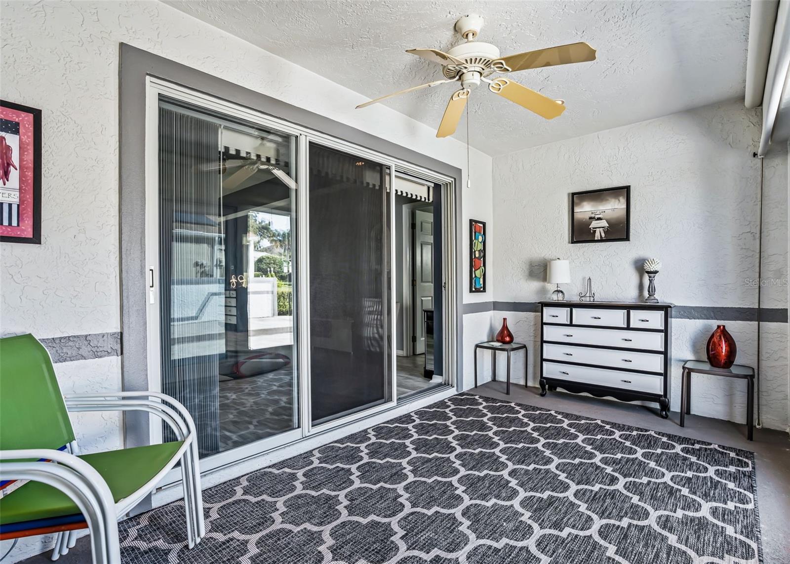 Fl. room will have a new ceiling fan this week. new one will be Black,