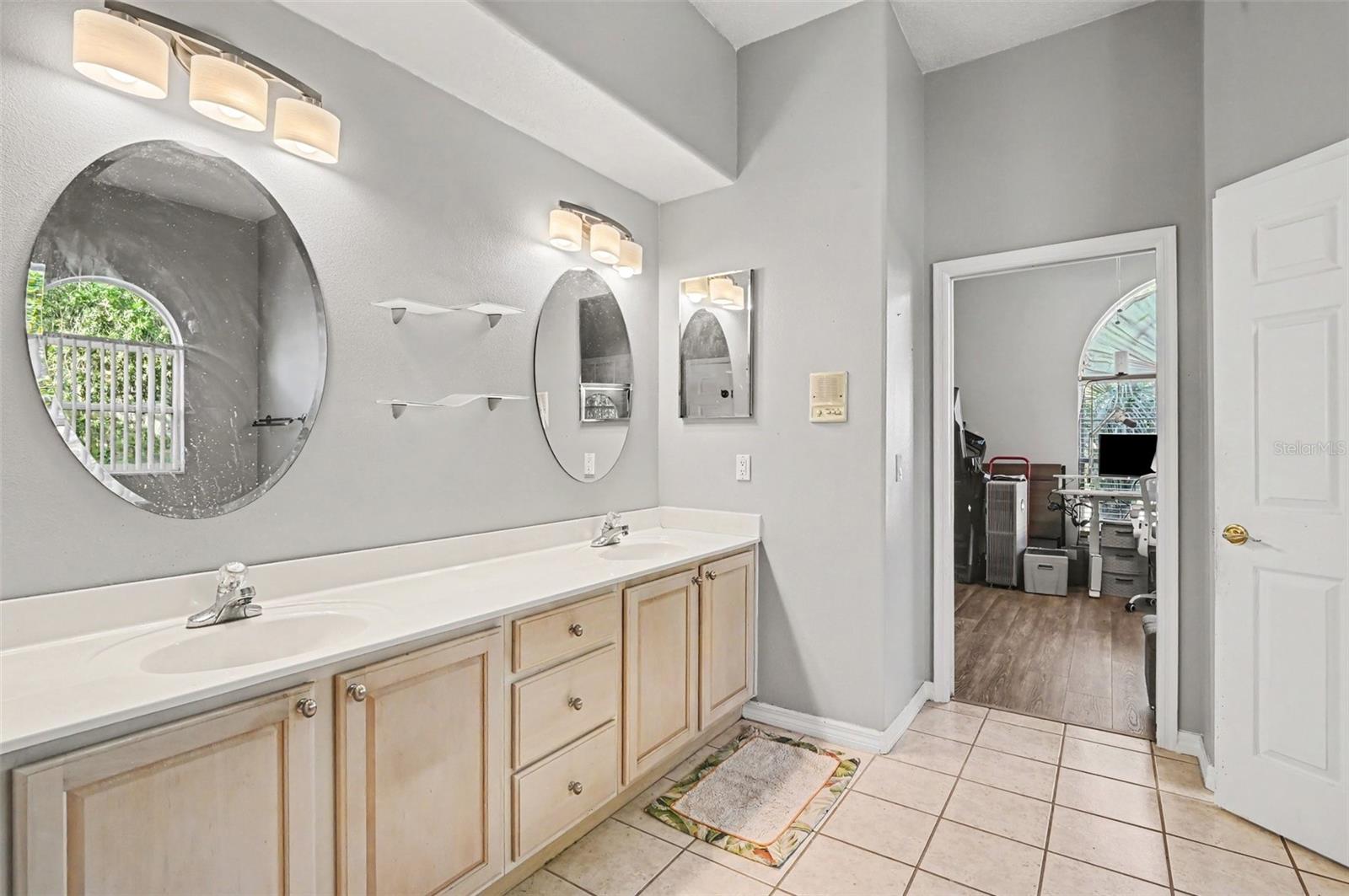 1325 TALL MAPLE LOOP, Oviedo, FL 32765