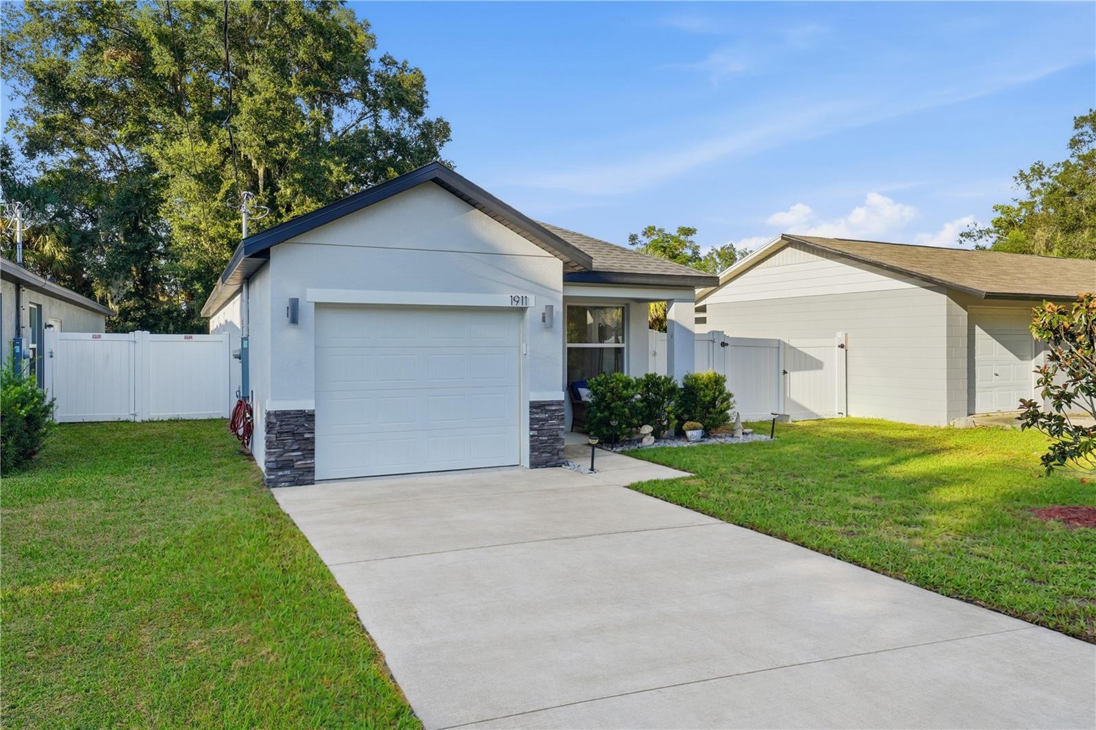 1911 VIRGINIA AVENUE, Eustis, FL 32726