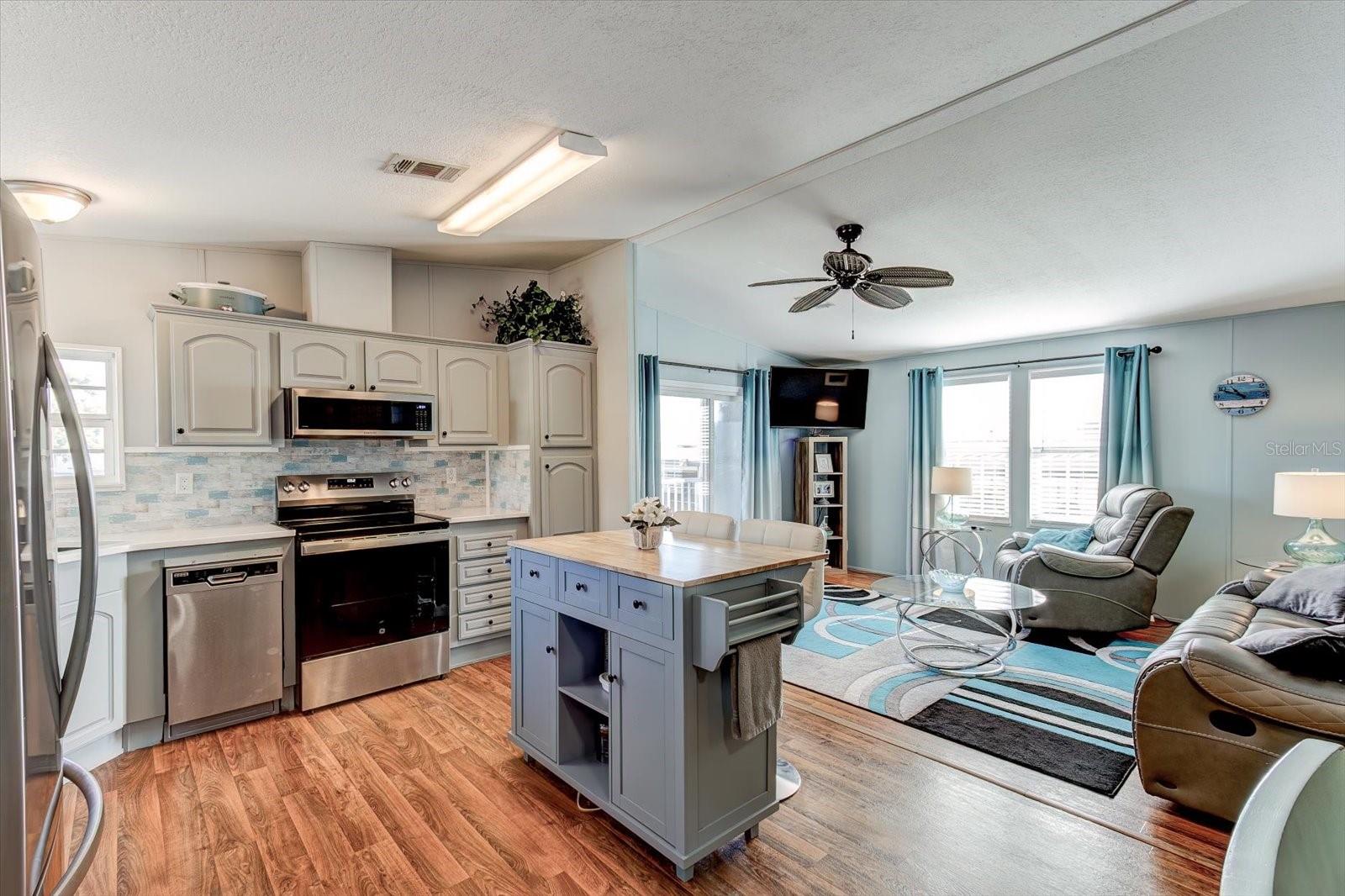 1440 S SHORE DRIVE, Tavares, FL 32778 1440 S SHORE DRIVE, Tavares, FL 32778