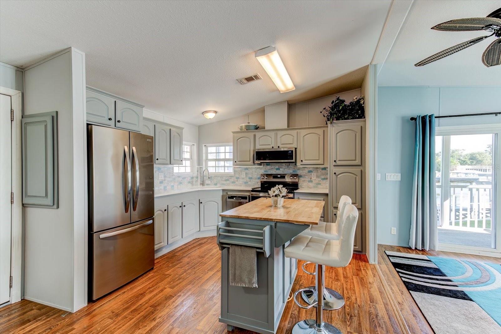 1440 S SHORE DRIVE, Tavares, FL 32778 1440 S SHORE DRIVE, Tavares, FL 32778