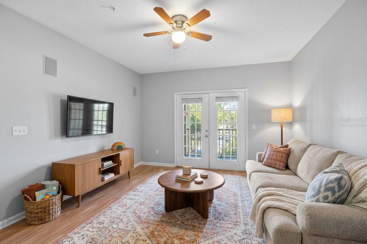 Living room (virtually Staged)