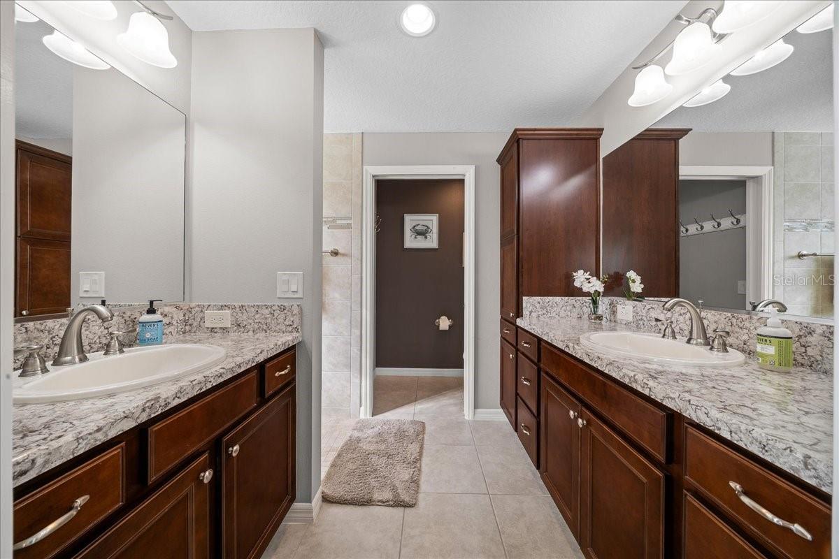 Dual Vanities in Primary Ensuite