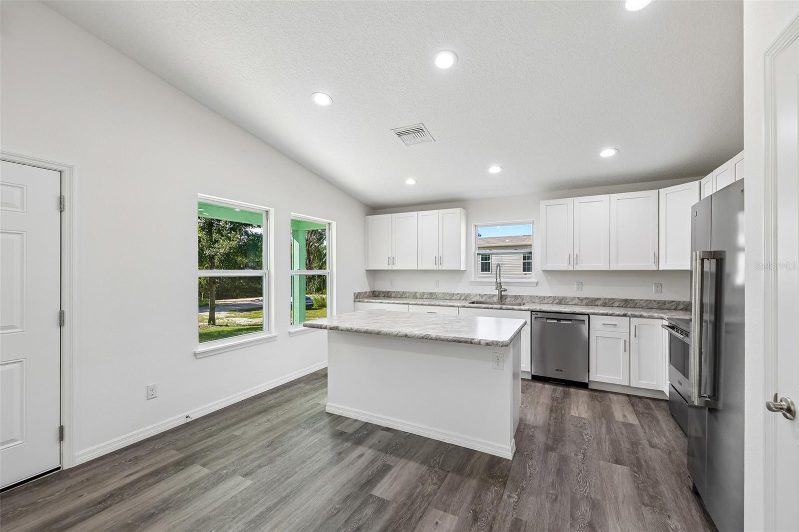 40091 OAKRIDGE DRIVE, Lady Lake, FL 32159