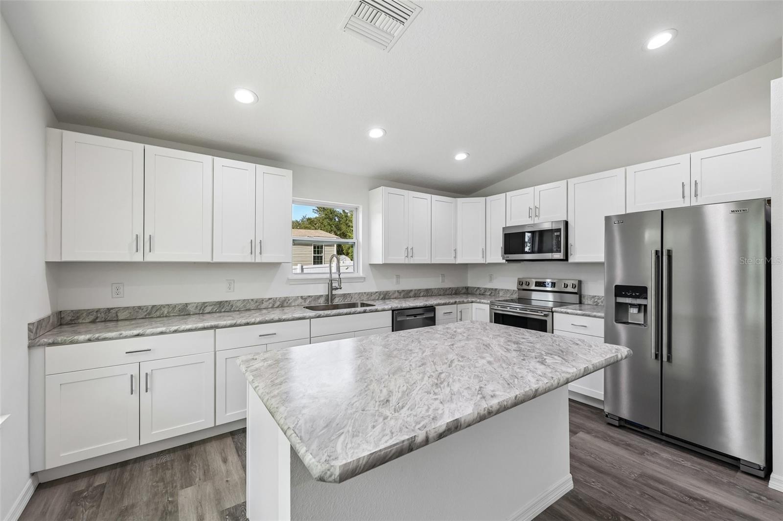 40091 OAKRIDGE DRIVE, Lady Lake, FL 32159
