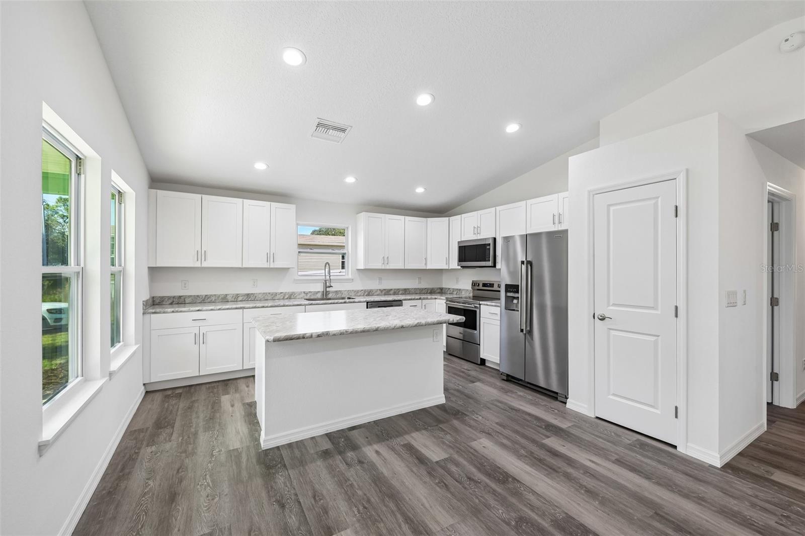 40091 OAKRIDGE DRIVE, Lady Lake, FL 32159