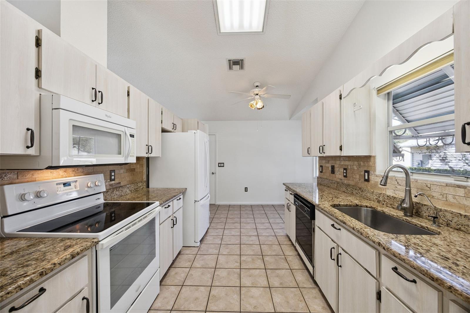 26233 NEWCOMBE CIRCLE, Leesburg, FL 34748