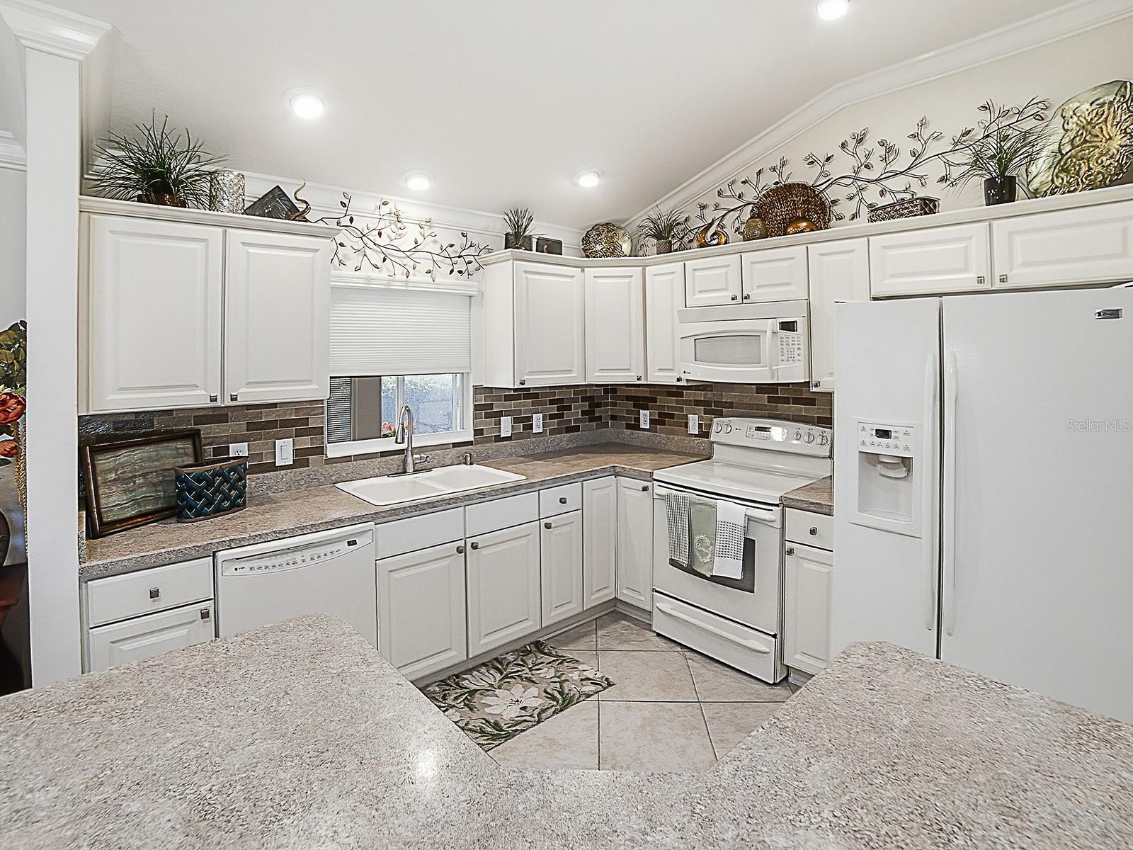 2733 MIDLAND TERRACE, The Villages, FL 32162 2733 MIDLAND TERRACE, The Villages, FL 32162