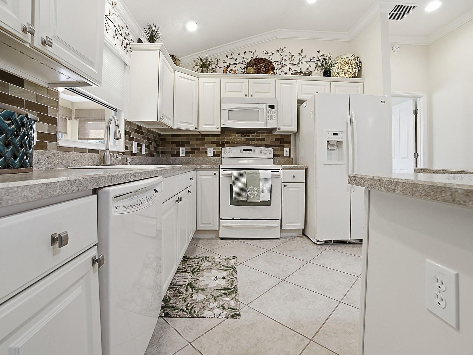 2733 MIDLAND TERRACE, The Villages, FL 32162 2733 MIDLAND TERRACE, The Villages, FL 32162