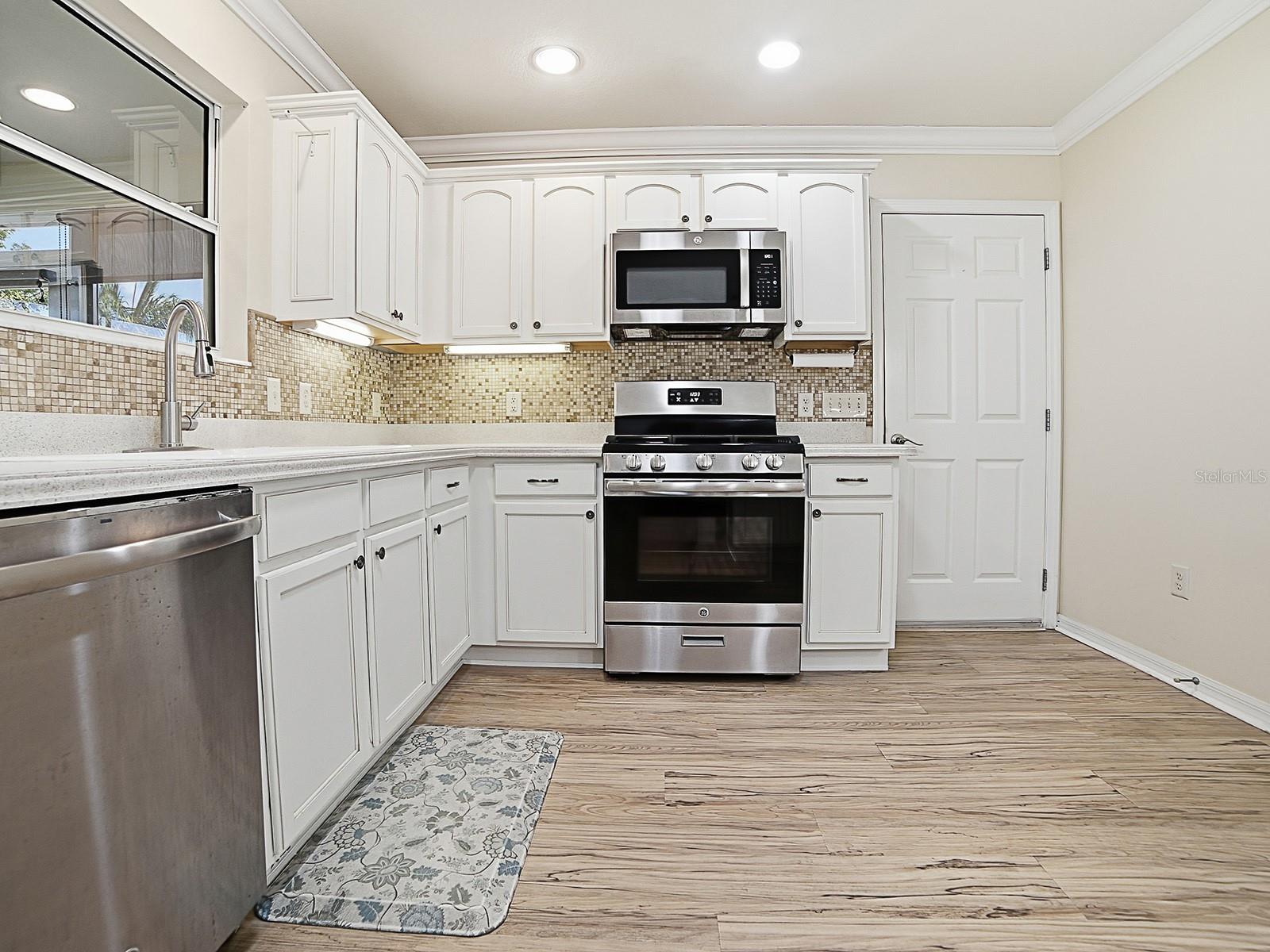 299 MERCER WAY, The Villages, FL 32162 299 MERCER WAY, The Villages, FL 32162