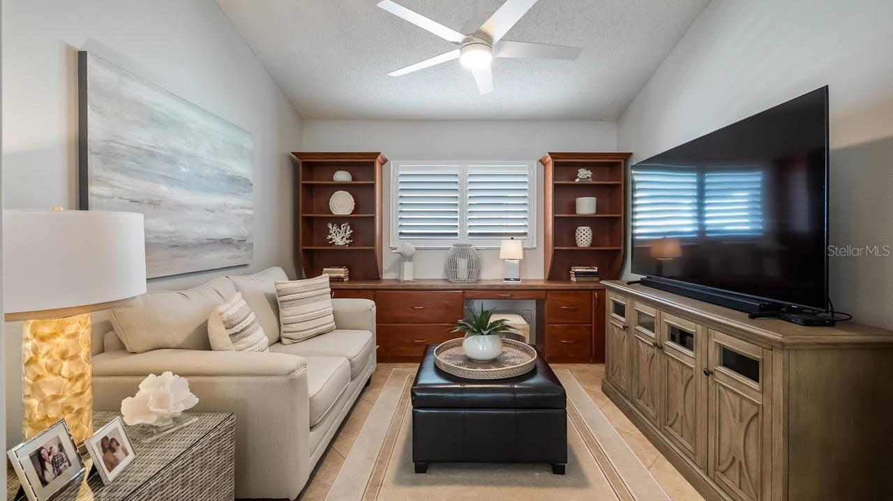 Built In's in Office/Den/Study/Hobby Room